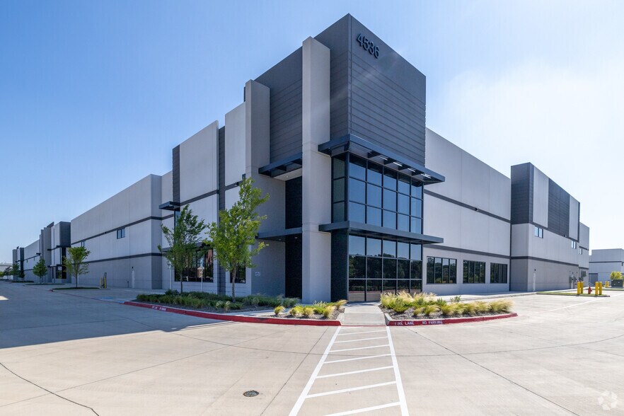 Primary Photo Of 4536 W Royal, Irving Warehouse For Lease