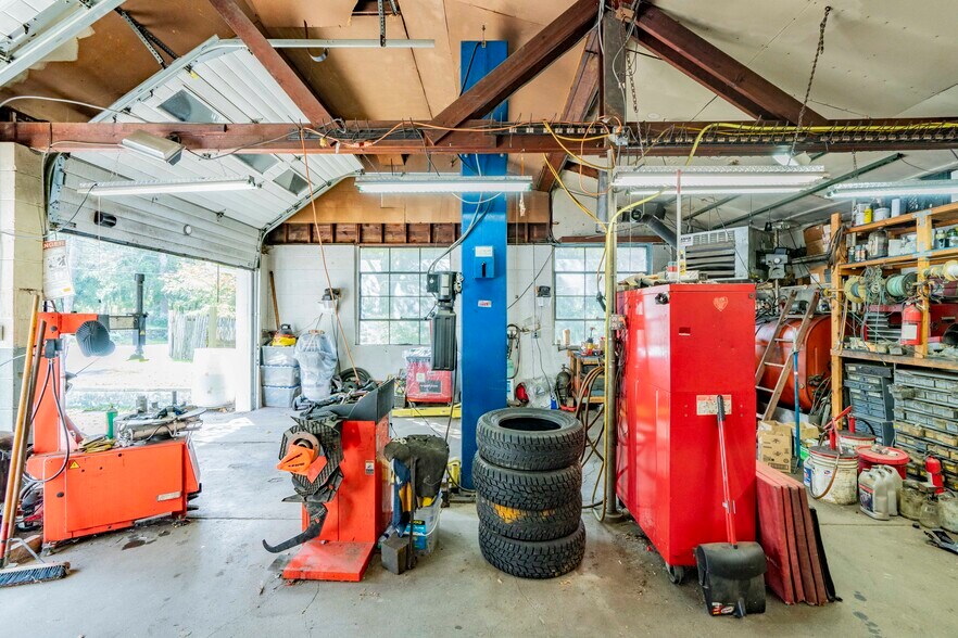 More Photos Of 2811 NY-82, Pleasant Valley Manufacturing For Sale