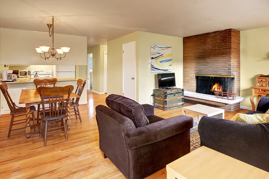 More Photos Of 4301 Whitman Ave N, Seattle Apartments For Sale