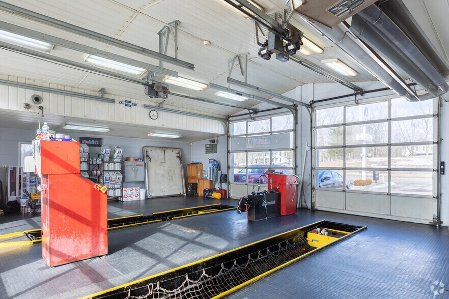 More Photos Of 2101 E Home Rd, Springfield Freestanding For Sale