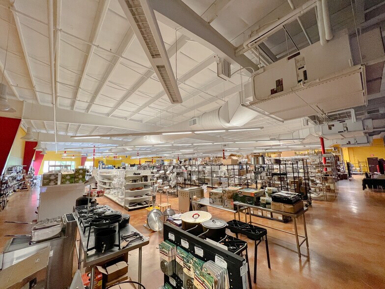 More Photos Of 17420 Highway 190 E, Hammond Showroom For Sale