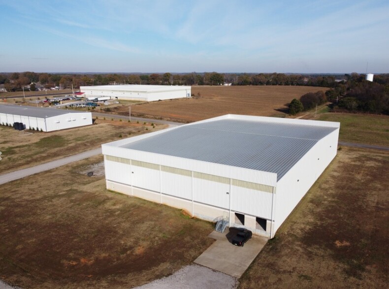 More Photos Of 105 Jarvis Brewer Dr, Rogersville Industrial For Lease