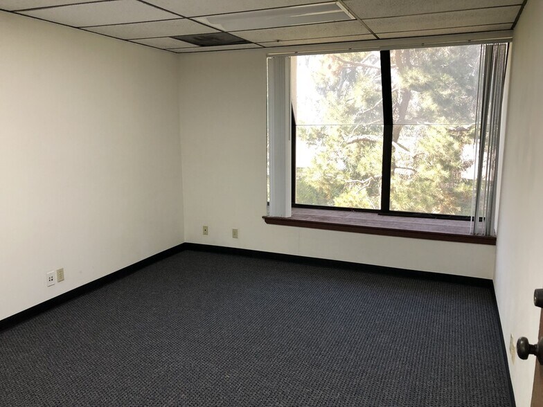 More Photos Of 1701 Westwind Dr, Bakersfield Office For Lease