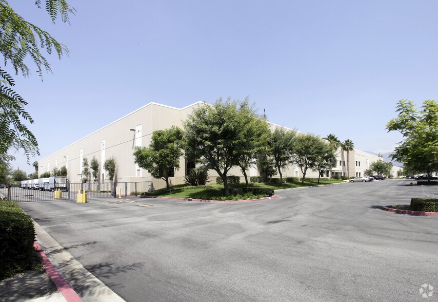 More Photos Of 5091 4th St, Irwindale Warehouse For Lease