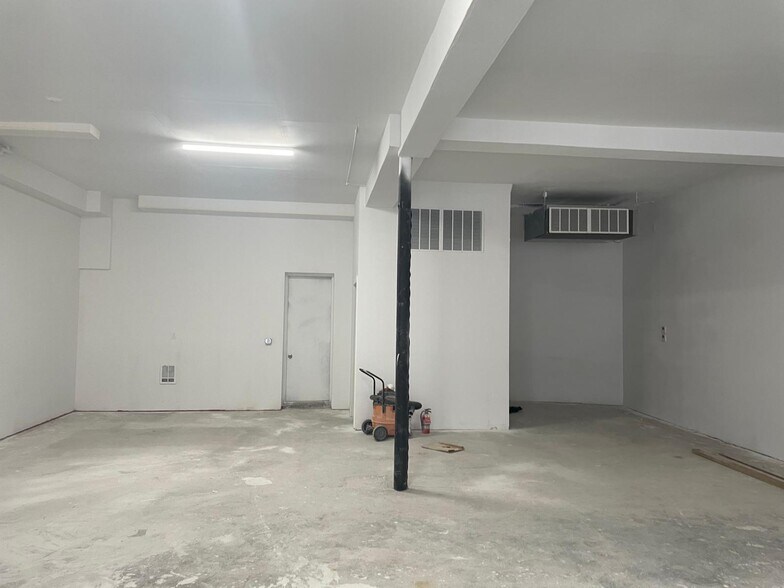 More Photos Of 833-835 Manhattan Ave, Brooklyn Storefront For Lease