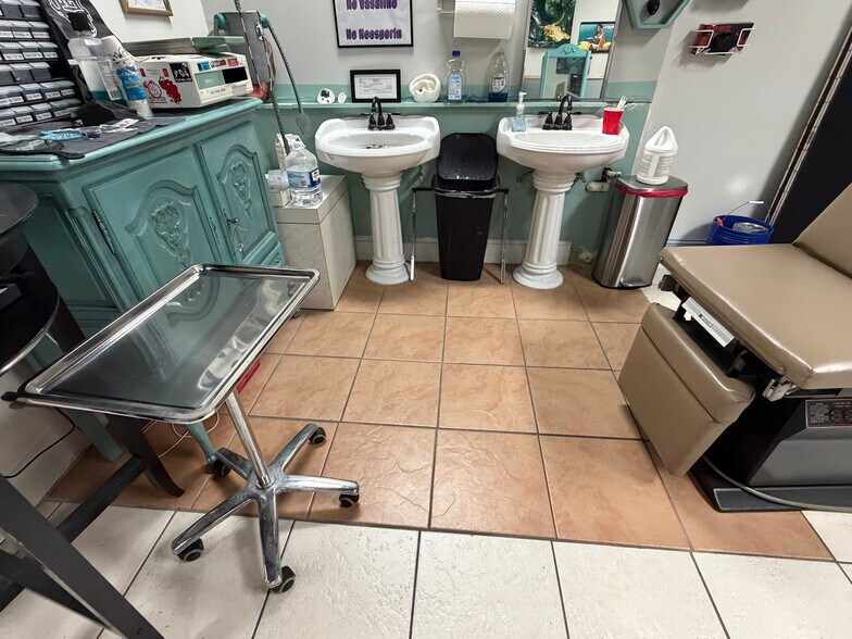 More Photos Of 157 E 8th St, Jacksonville General Retail For Sale