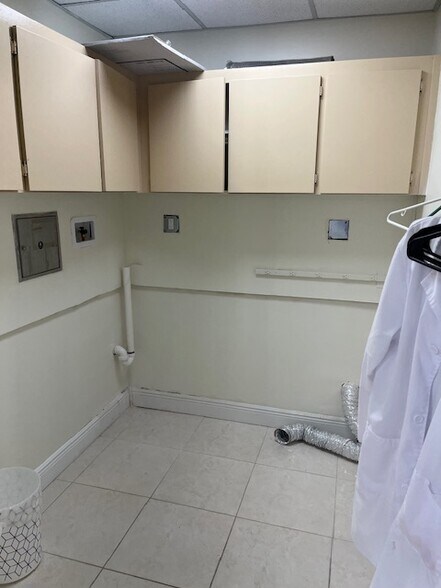 More Photos Of 4440 Sheridan St, Hollywood Medical For Lease