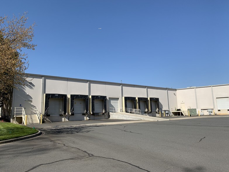 More Photos Of 10345 Nations Ford Rd, Charlotte Light Manufacturing For Lease