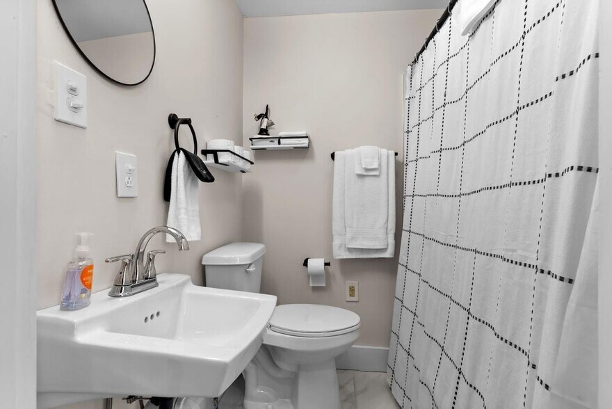 More Photos Of 509 W Main St, Fries Hotel For Sale