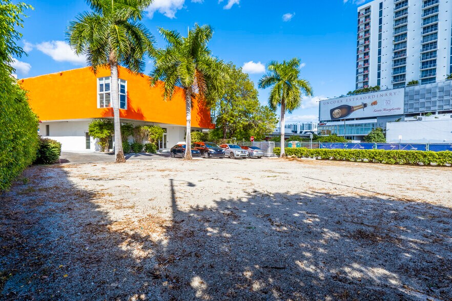 More Photos Of 3620 NE Miami Pl, Miami General Retail For Sale