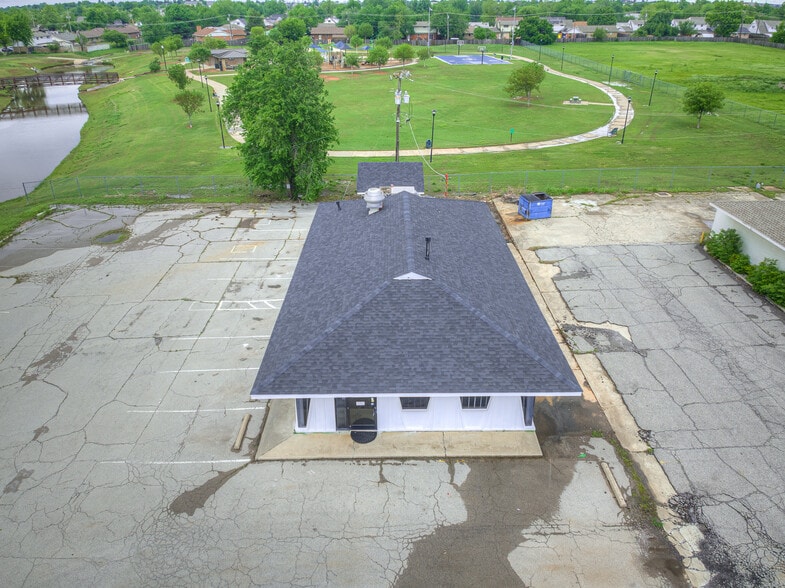 More Photos Of 741 NW 12th St, Moore Restaurant For Lease