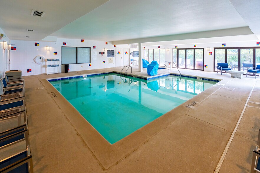 More Photos Of 912 W Dillon Rd, Louisville Hotel For Sale