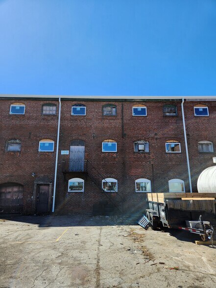 More Photos Of 565 N Main St, Woonsocket Warehouse For Lease