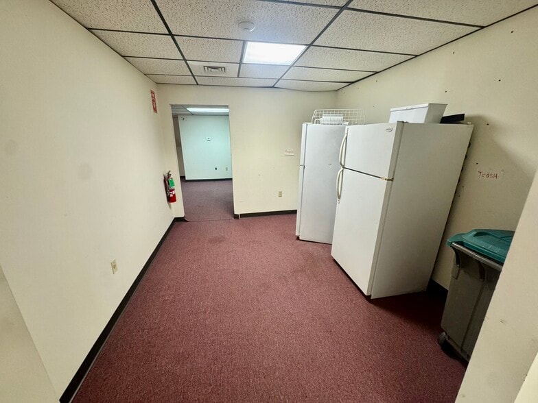 More Photos Of 50 Chelton Ave, West Hartford Warehouse For Lease