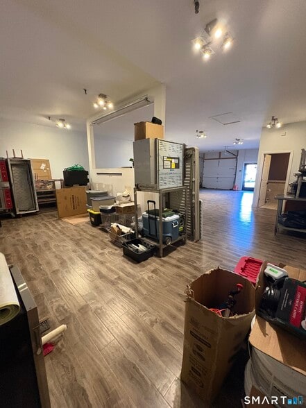 More Photos Of 400 Chapel Rd, South Windsor Light Manufacturing For Sale