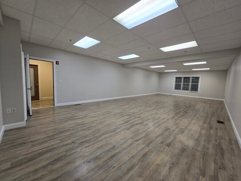 More Photos Of 68 Evergreen St, Kingston Medical For Lease