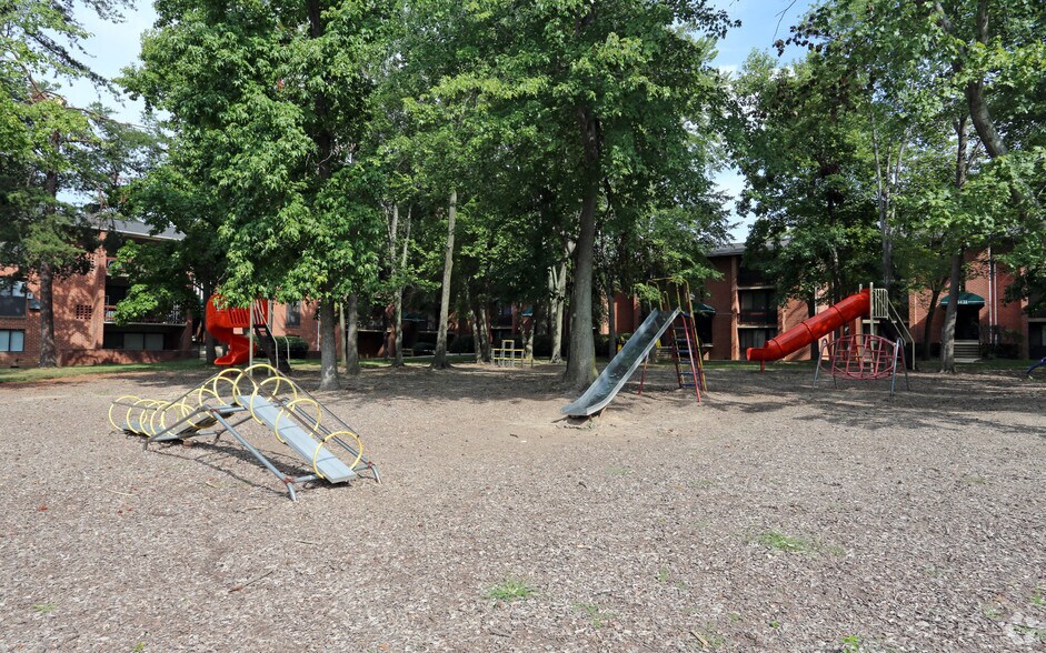 More Photos Of 6441 Livingston Rd, Oxon Hill Apartments For Sale