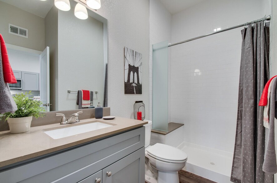 More Photos Of 300 S Logan St, Denver Apartments For Lease