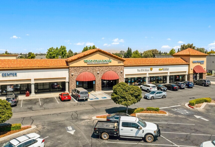 More Photos Of 1815-1865 Herndon Ave, Clovis Unknown For Lease