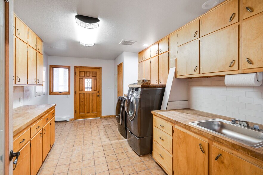 More Photos Of 13231 Dillon St, Brighton Specialty For Sale