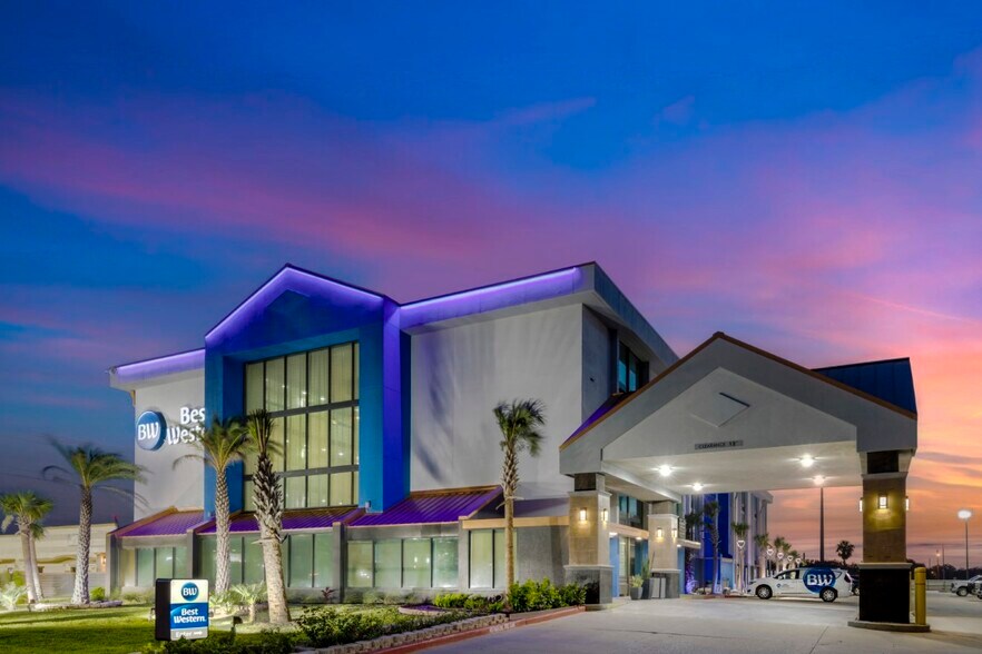 More Photos Of 2021 N Padre Island Dr, Corpus Christi Hotel For Sale