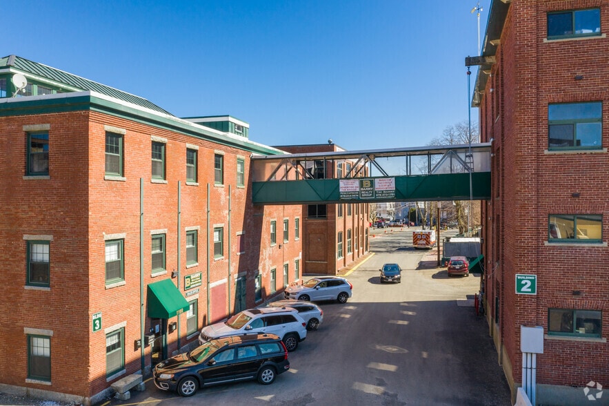 More Photos Of 119R Foster St, Peabody Light Distribution For Sale