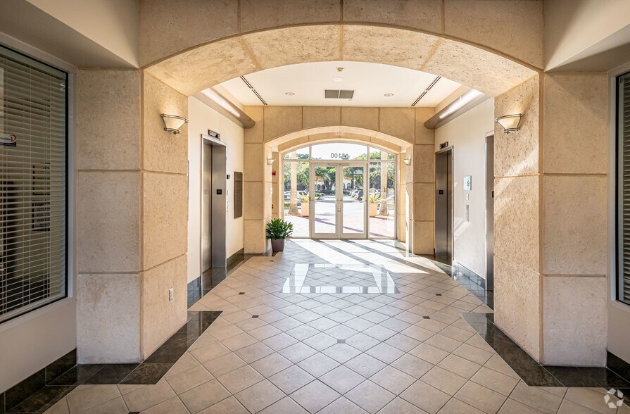 More Photos Of 15100 NW 67th Ave, Miami Lakes Office For Lease