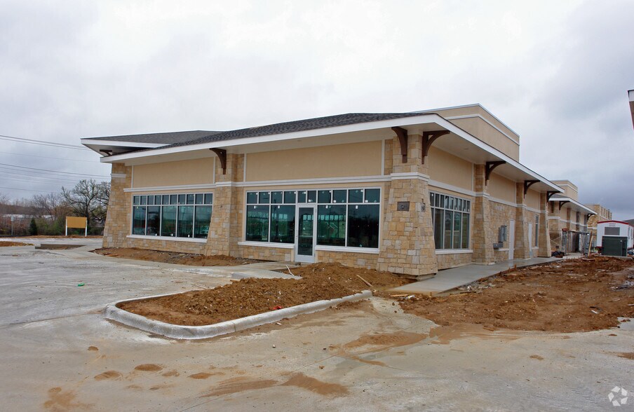 More Photos Of 8861 Davis Blvd, Keller Medical For Lease