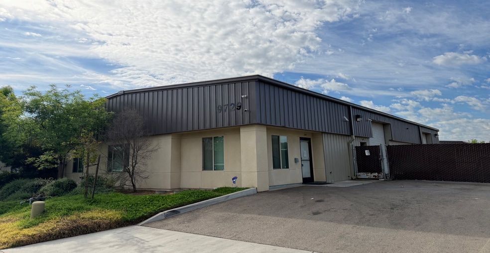 Primary Photo Of 9729 W Grove Ave, Visalia Warehouse For Lease