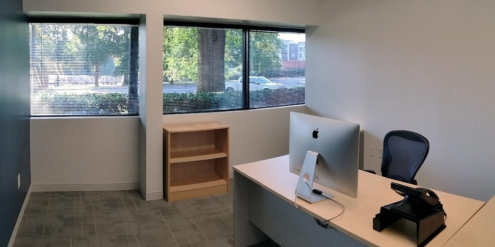 More Photos Of 421 Minuet Ln, Charlotte Office For Lease