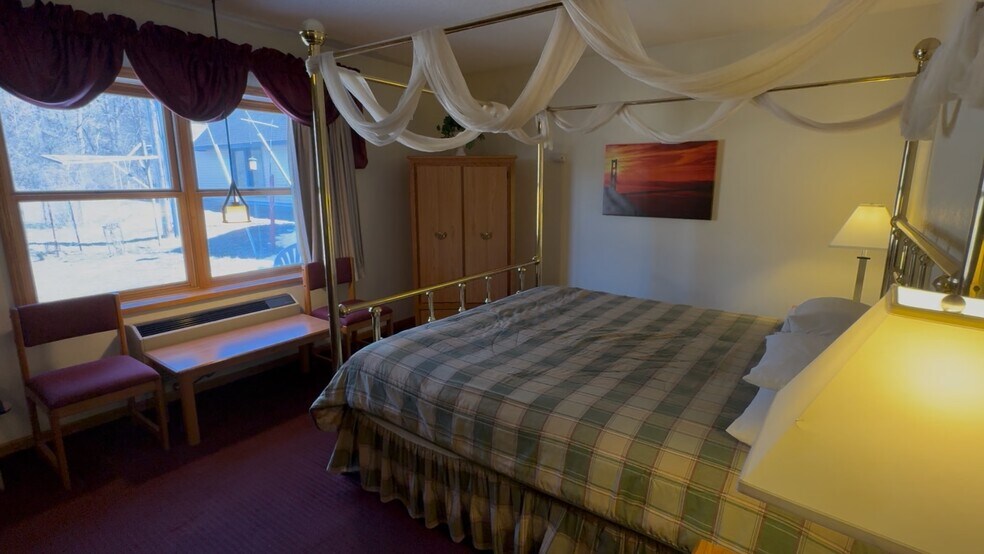 More Photos Of 726 S Highway 35, Saint Croix Falls Hotel For Sale