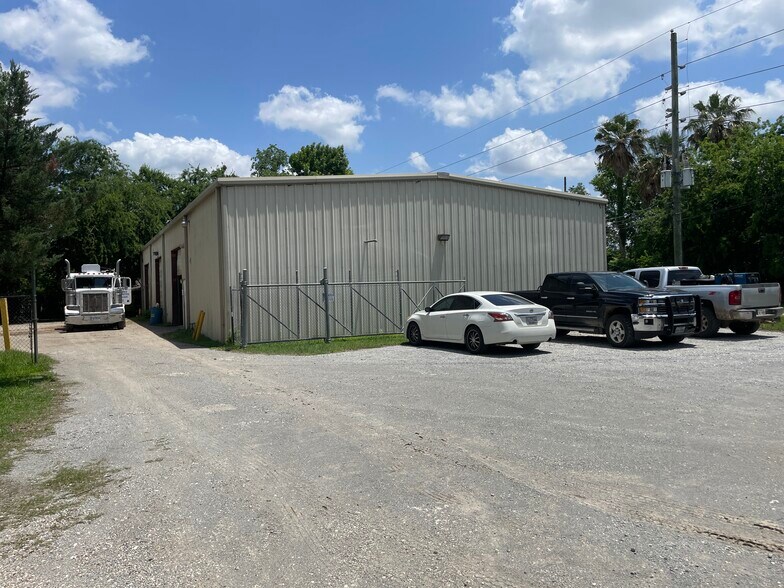 More Photos Of 8226 Warren Rd, Houston Warehouse For Sale