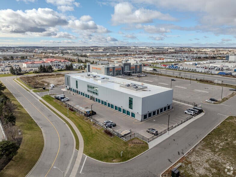 More Photos Of 4 Auction Ln, Brampton Self Storage For Sale