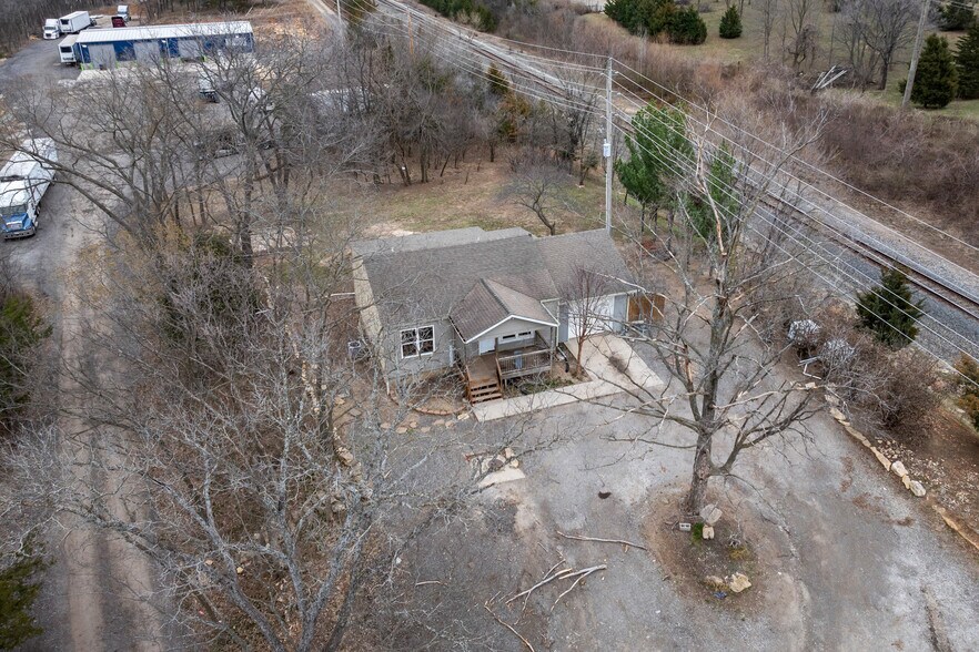 More Photos Of 814 SE Sunnyside School Rd, Blue Springs Warehouse For Sale