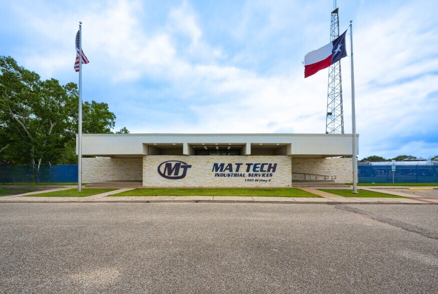 Primary Photo Of 1500 W Highway 6, Alvin Truck Terminal For Sale