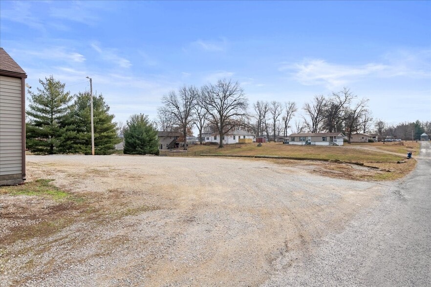 More Photos Of 104 Taylorville Rd, Taylorville Restaurant For Sale