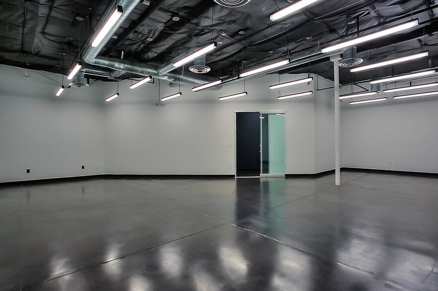 More Photos Of 5 Longevity Dr, Henderson Light Manufacturing For Sale