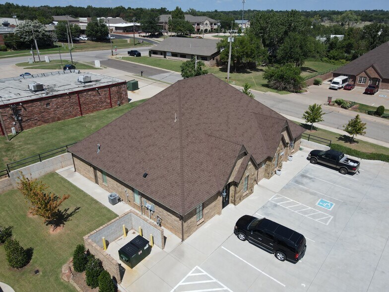 More Photos Of 517 Liberty Ln, Edmond Office For Lease