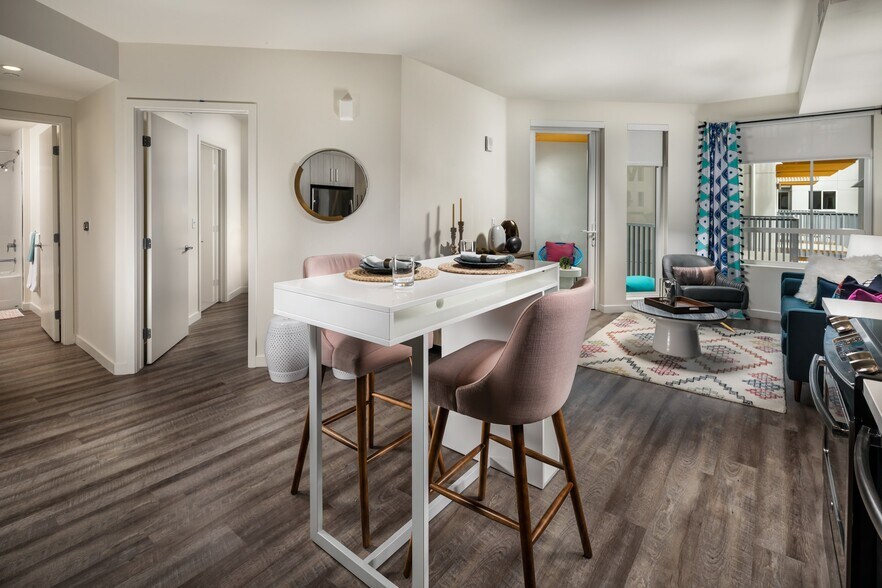 More Photos Of 424 W Pico Blvd, Los Angeles Apartments For Lease