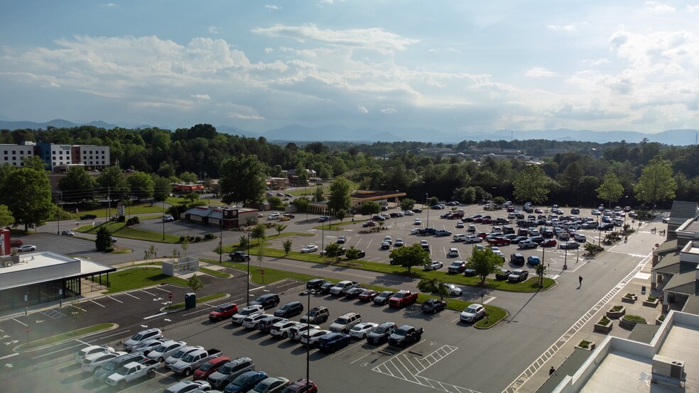 More Photos Of 165 Weaver St, Asheville Unknown For Lease