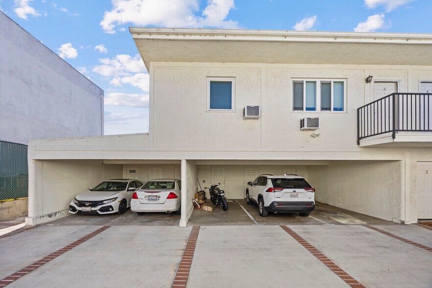 More Photos Of 1826-1828 12th St, Manhattan Beach Apartments For Sale