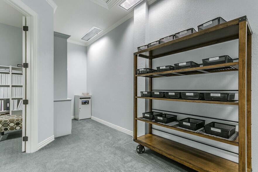 More Photos Of 7633 Bellaire Dr S, Fort Worth Medical For Sale