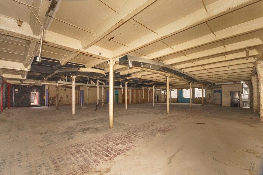 More Photos Of 1648 W Kinzie St, Chicago Loft Creative Space For Sale
