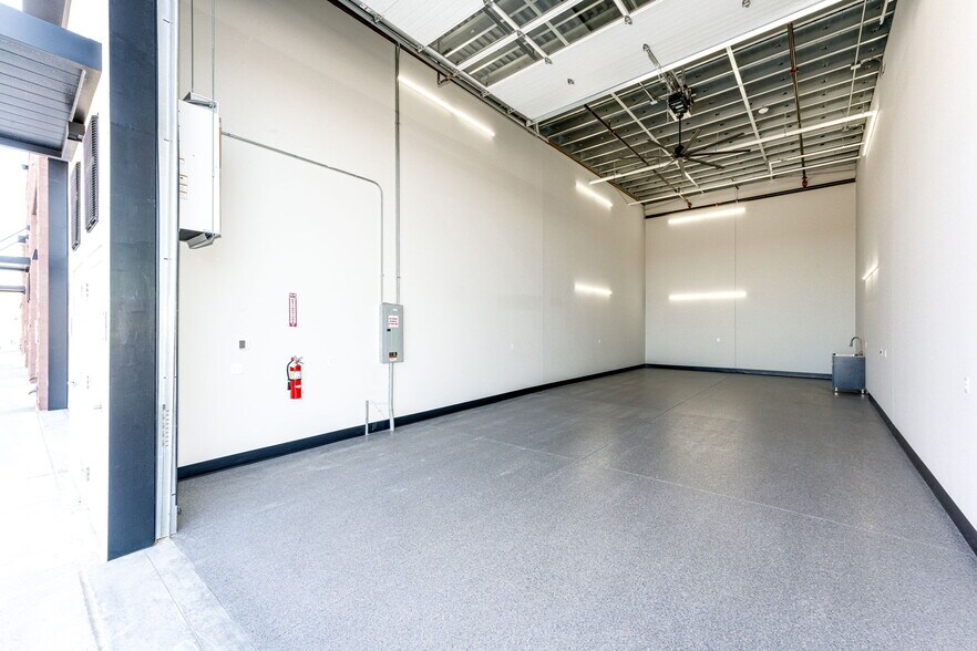 More Photos Of 4390 Regent St, Castle Rock Warehouse For Sale