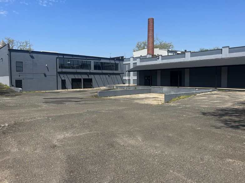 Primary Photo Of 35 Martin Luther King Blvd, Newark Warehouse For Lease