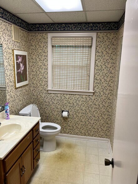 More Photos Of 2601 University Blvd W, Jacksonville Medical For Sale