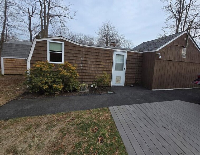 More Photos Of 247 Main St, Center Moriches Medical For Sale