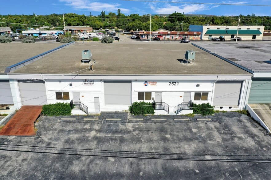 More Photos Of 2521 NE 4th Ave, Pompano Beach Flex For Lease