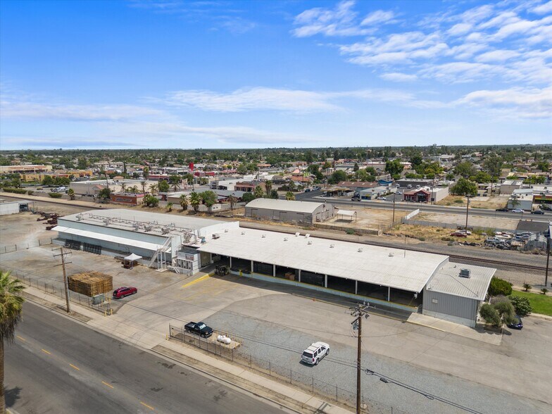 Primary Photo Of 1302 Glenwood St, Delano Refrigeration Cold Storage For Sale