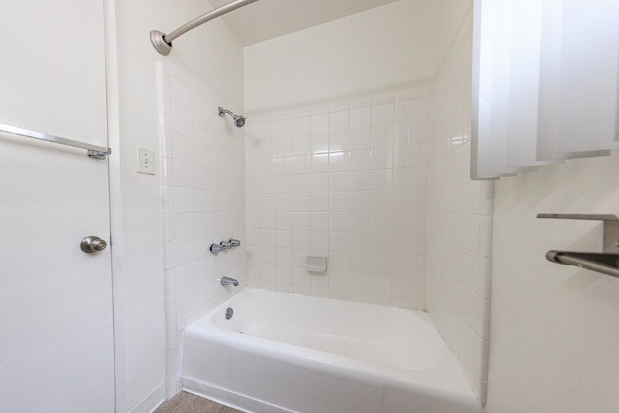 More Photos Of 650 W Wilson Ave, Glendale Apartments For Sale